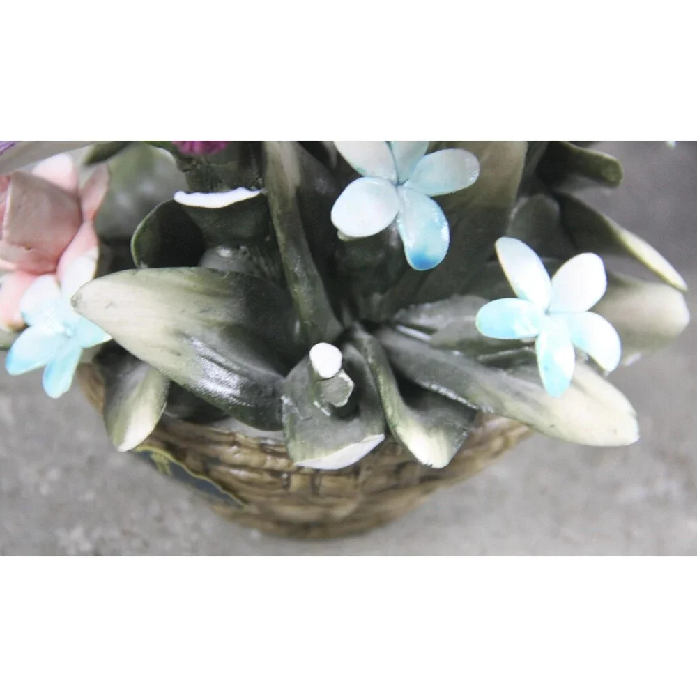 Nuova Italian Capodimonte ceramic floral arrangement with lilies, Naples, Italy - Picture 7 of 8